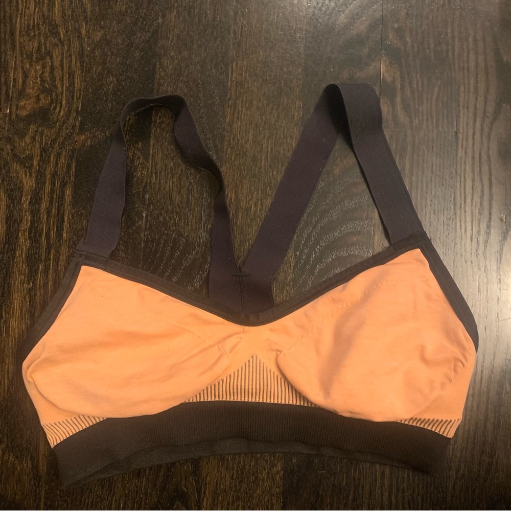 Lululemon Size 6 Sports Bra